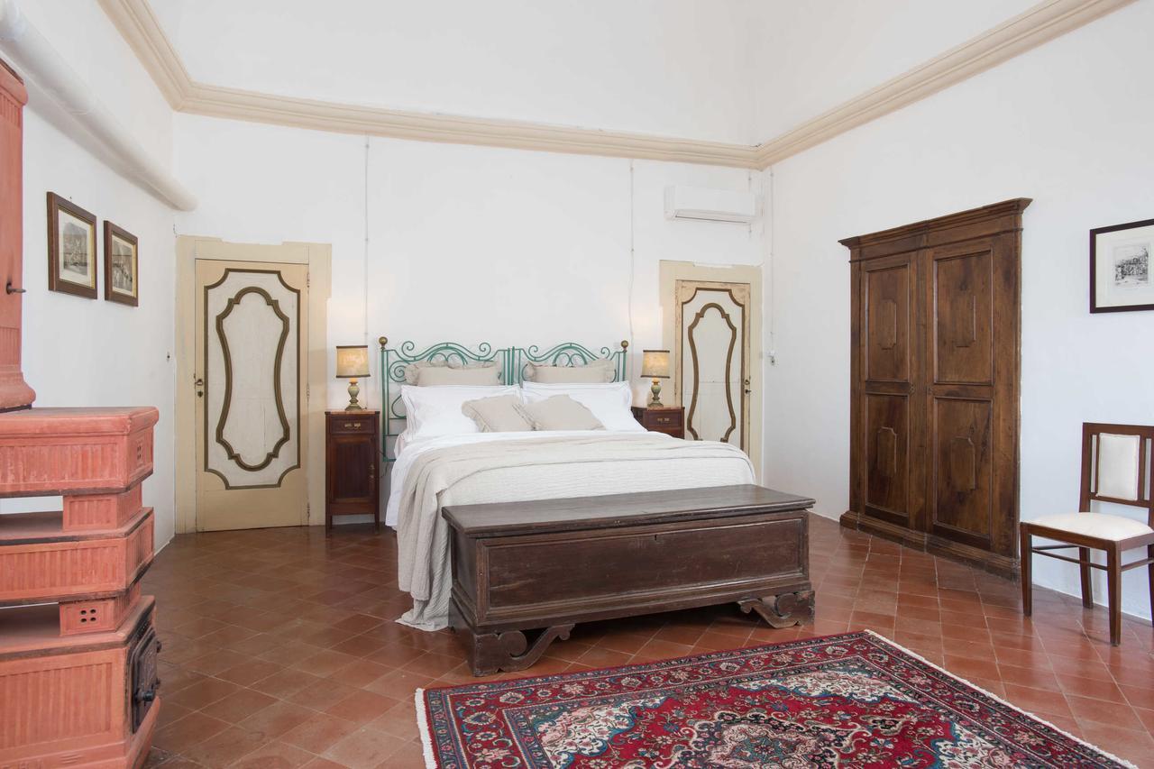 Castello Di Casamassella Bed and Breakfast Habitación foto